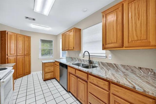 $1,395 | 1813 Park Place, Sherman, TX 75092