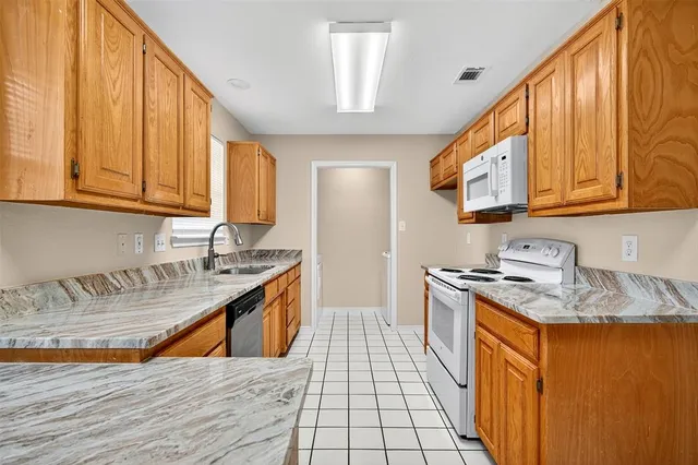 $1,395 | 1813 Park Place, Sherman, TX 75092