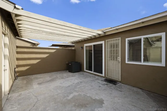 a view of a bench in a back yard of the house