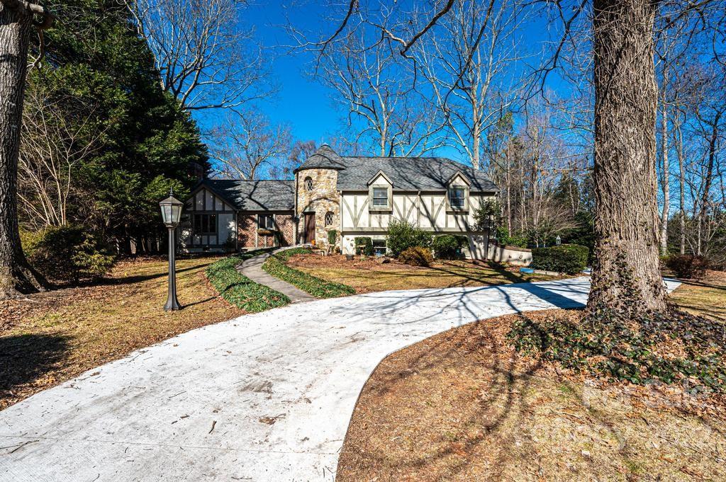 1761 4th St Circle Northeast Hickory, NC 28601 - Photo 4 of 48 a view of a backyard with a house