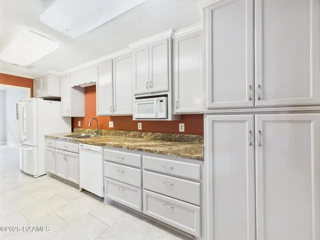 $175,000 | 207 Long Plantation Boulevard, Unit C, Lafayette, LA 70508