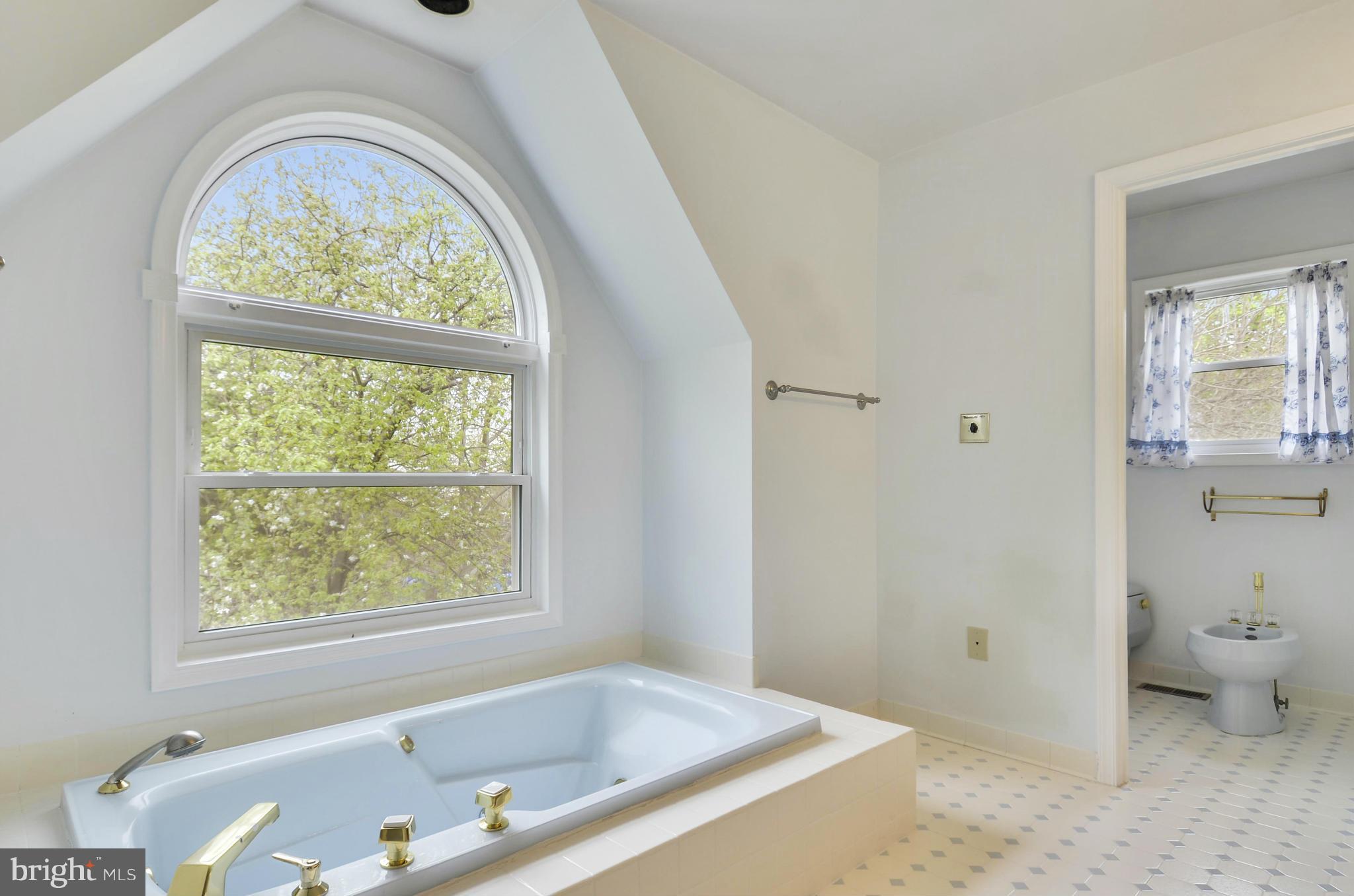 24518 Welsh Road Gaithersburg, MD 20882 - Photo 14 of 27 Bath (Master)