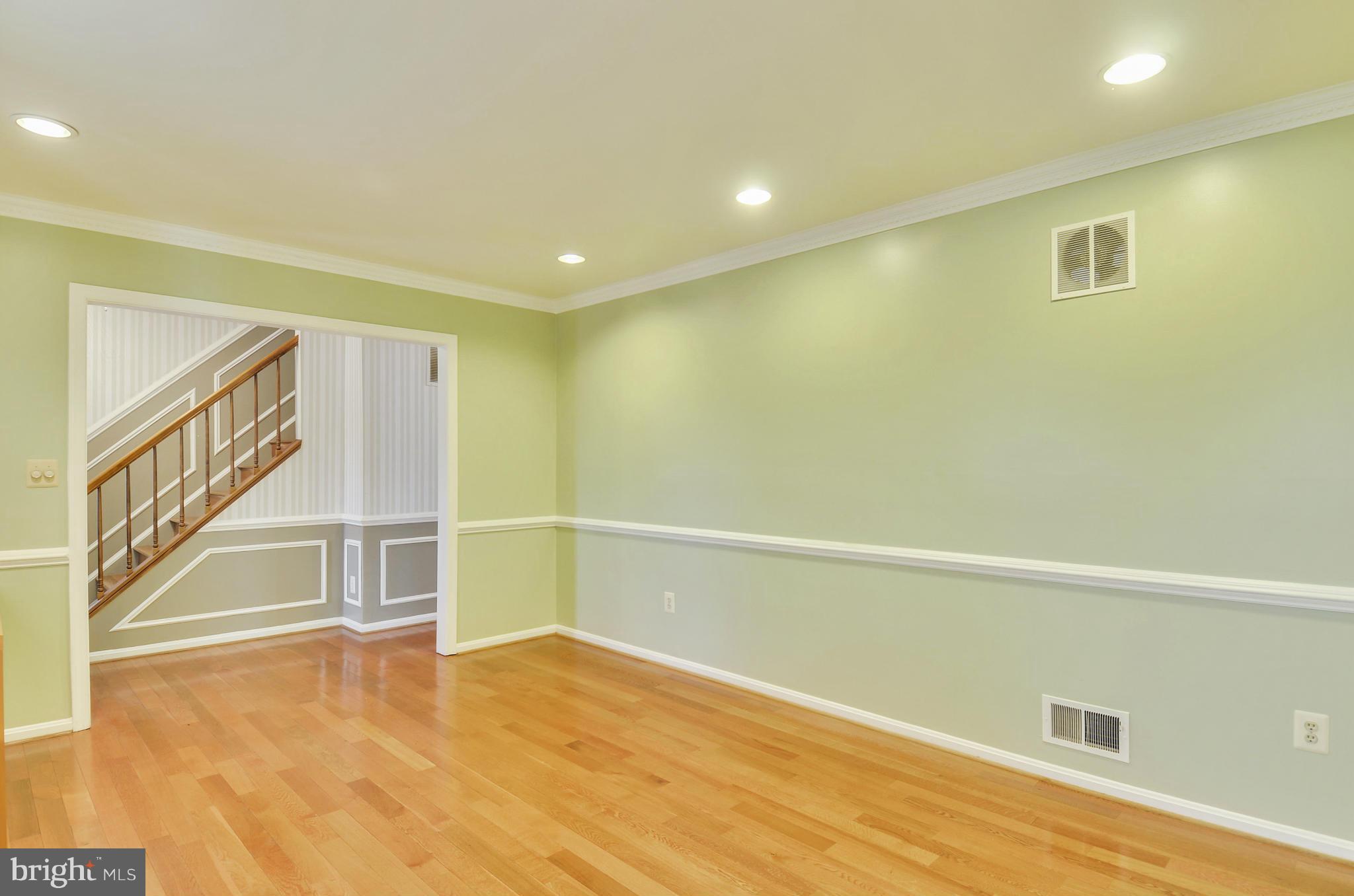 24518 Welsh Road Gaithersburg, MD 20882 - Photo 7 of 27 Living Room