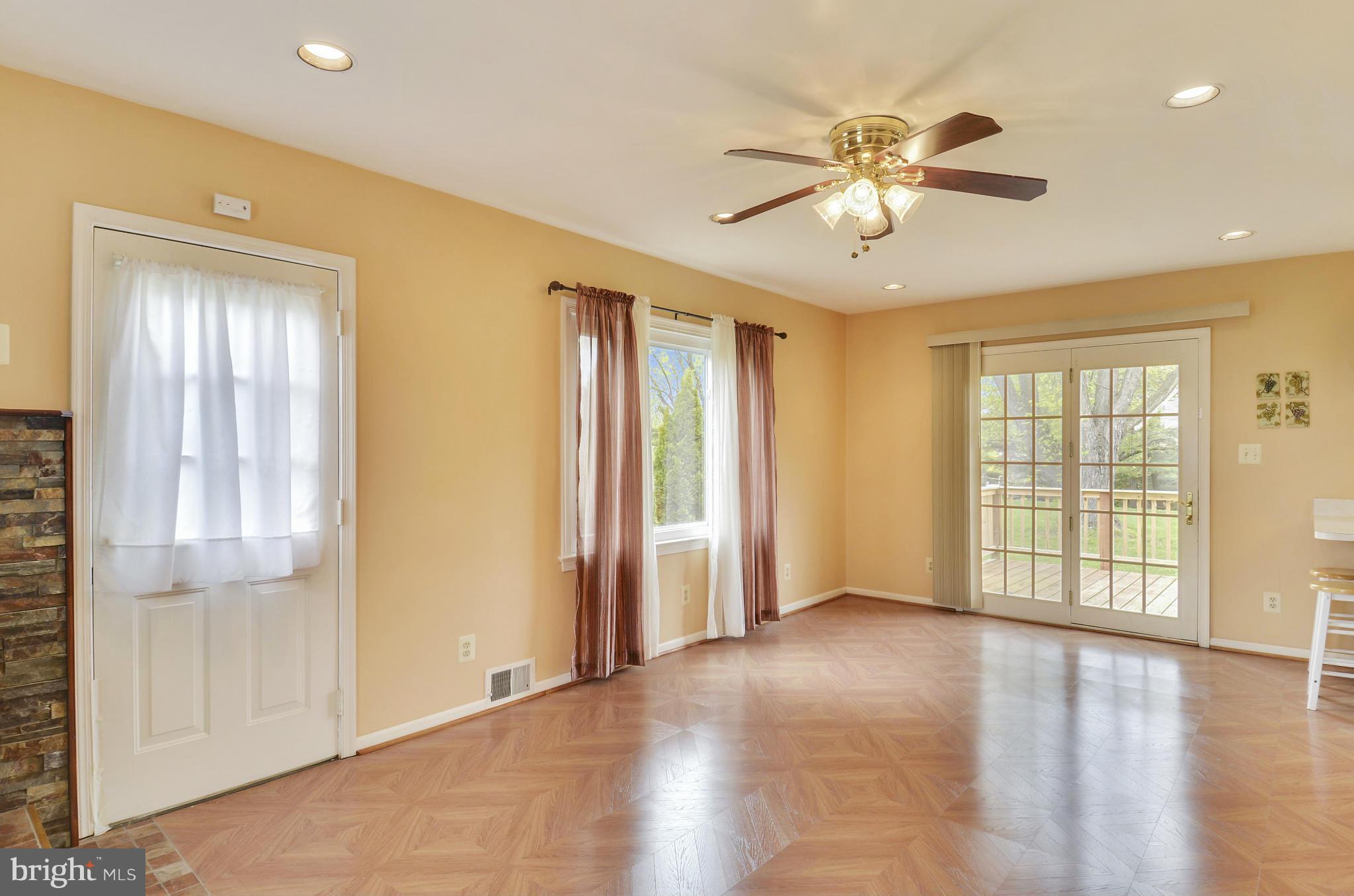 24518 Welsh Road Gaithersburg, MD 20882 - Photo 9 of 27 Family Room