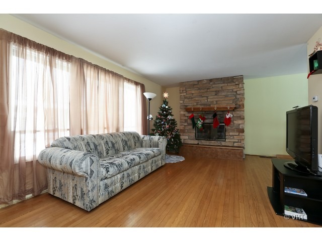 15209 Geoffrey Road Oak Forest, IL 60452 - Photo 2 of 10