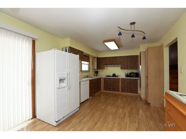 15209 Geoffrey Road Oak Forest, IL 60452 - Photo 3 of 10