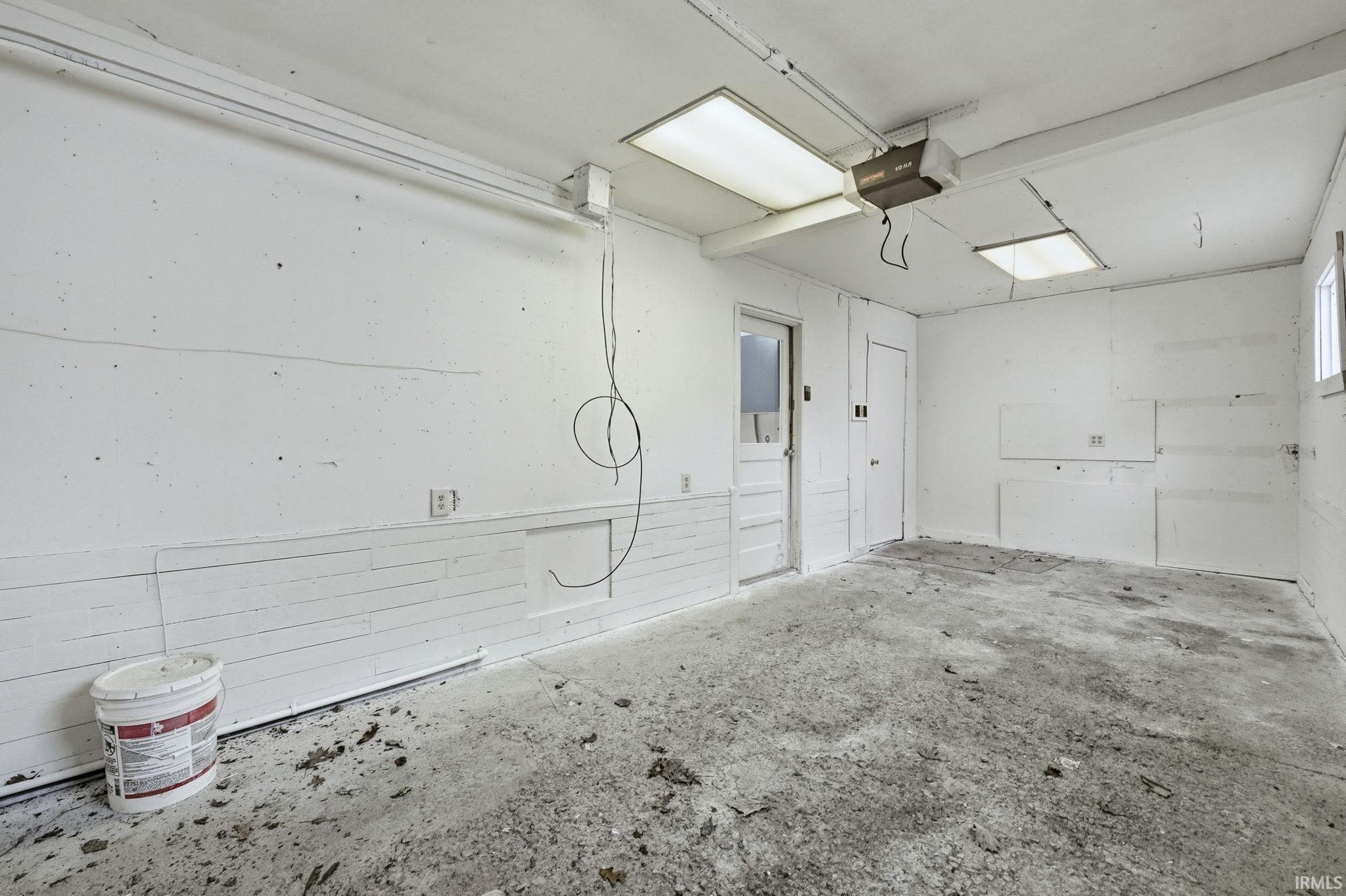 6034 Southcrest Road Fort Wayne, IN 46816 - Photo 25 of 36