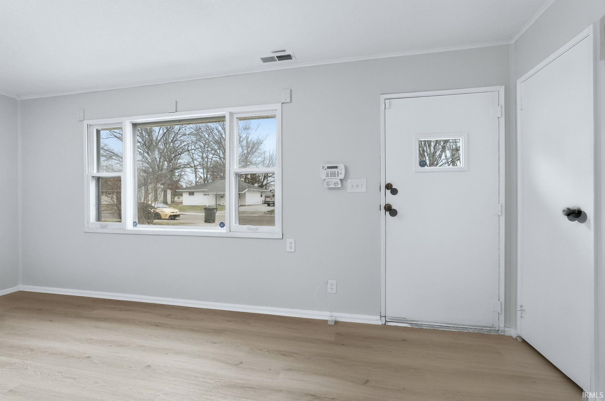 6034 Southcrest Road Fort Wayne, IN 46816 - Photo 3 of 36