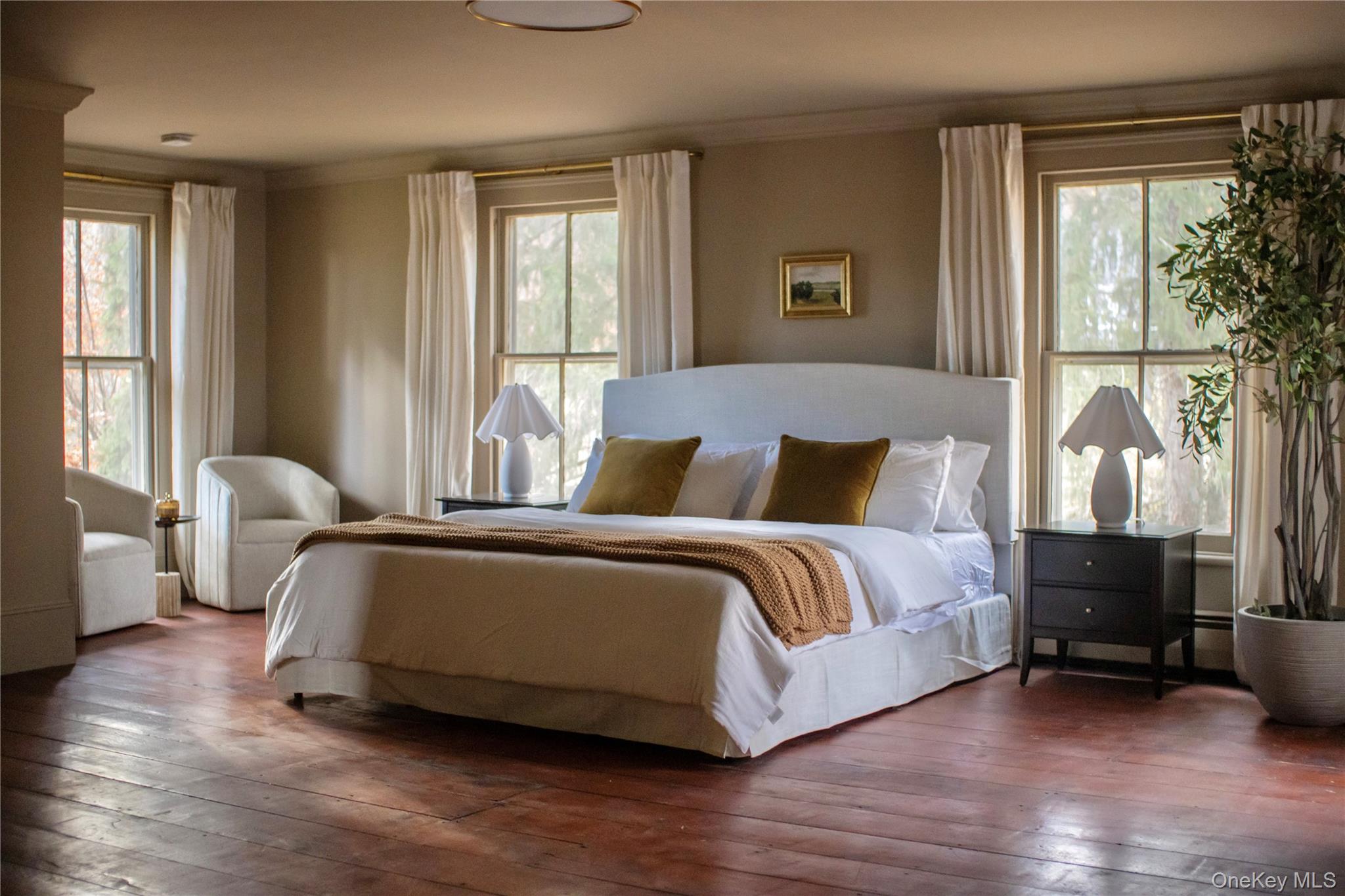 5091 Rte 9W Newburgh, NY 12550 - Photo 34 of 46 a bed room with a bed and a potted plant