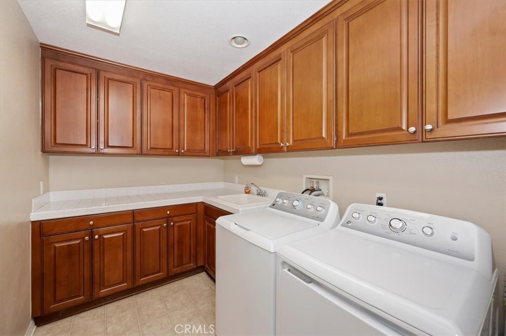 19662 Shadowbrook Way Riverside, CA 92508 - Photo 41 of 55 Laundry Room