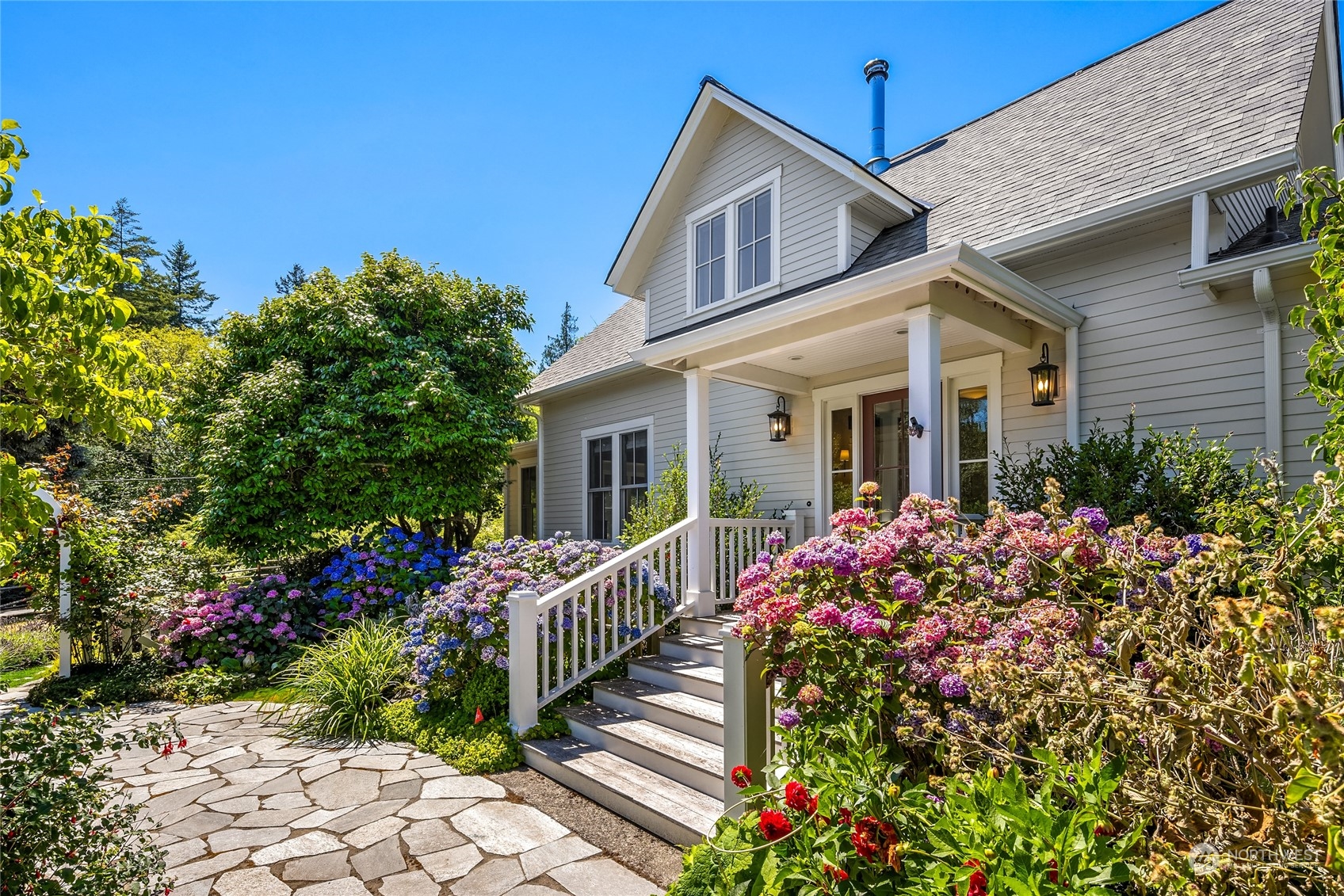9936 Northeast Winther Road Bainbridge Island, WA 98110 - Photo 5 of 40 Gallery Image 5