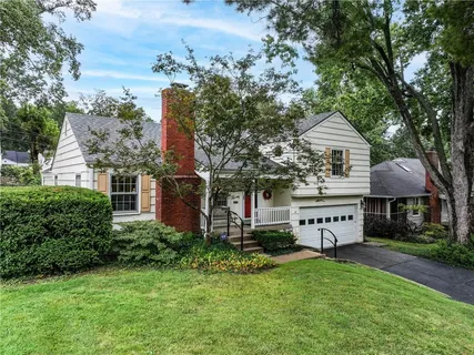 $399,500 | 2805 West 73rd Street, Prairie Village, KS 66208
