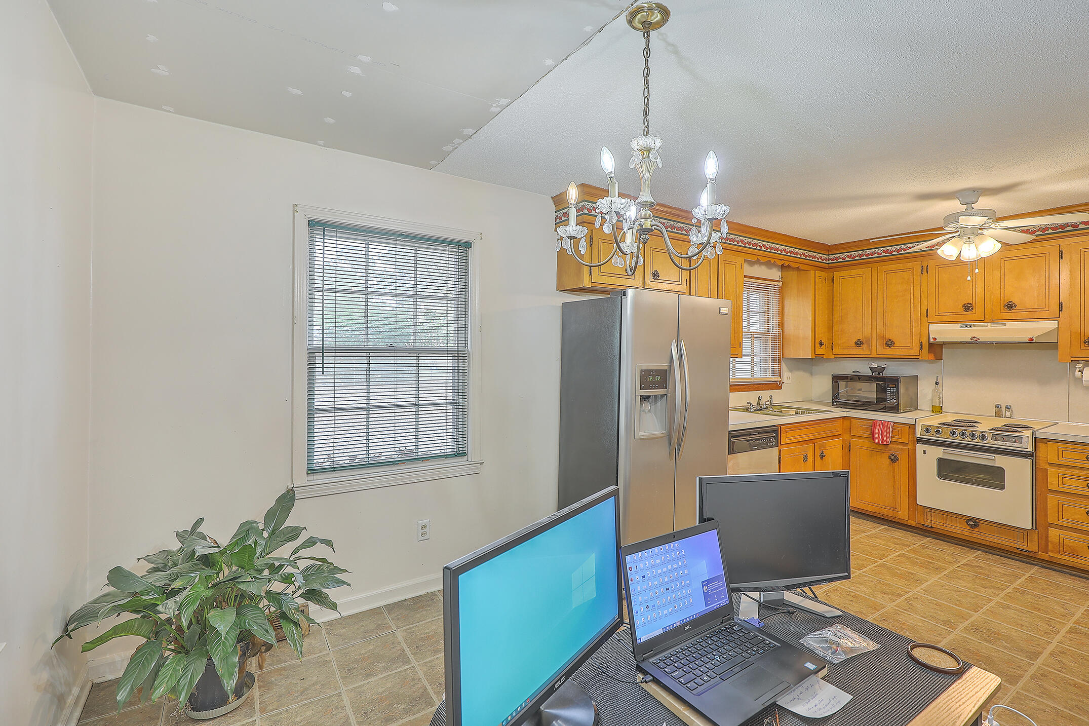 8252 Delhi Road North Charleston, SC 29406 - Photo 13 of 30 0W7A5784_85_86_87_88_89_90