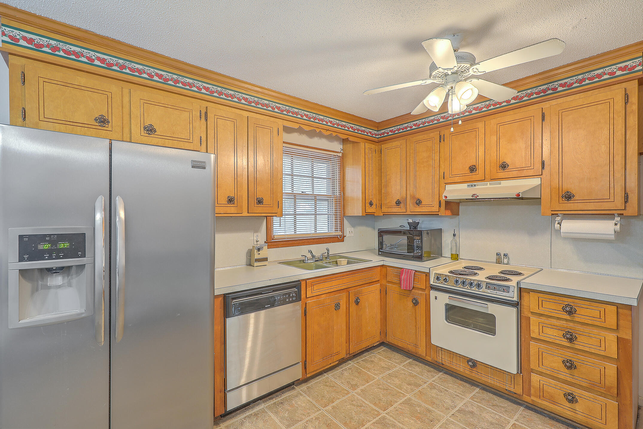 8252 Delhi Road North Charleston, SC 29406 - Photo 8 of 30 0W7A5791_2_3_4_5_6_7