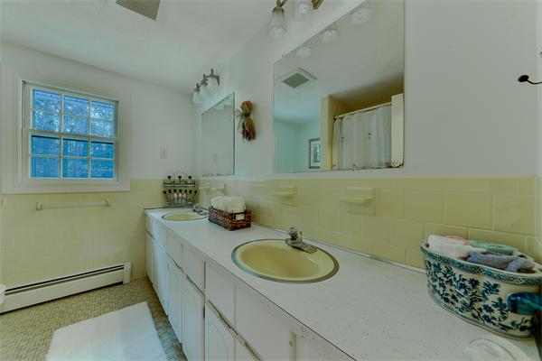 34 Larnis Road Framingham, MA 01701 - Photo 13 of 16