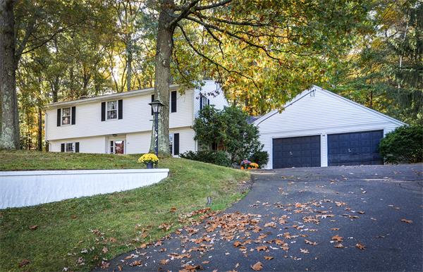 34 Larnis Road Framingham, MA 01701 - Photo 2 of 16