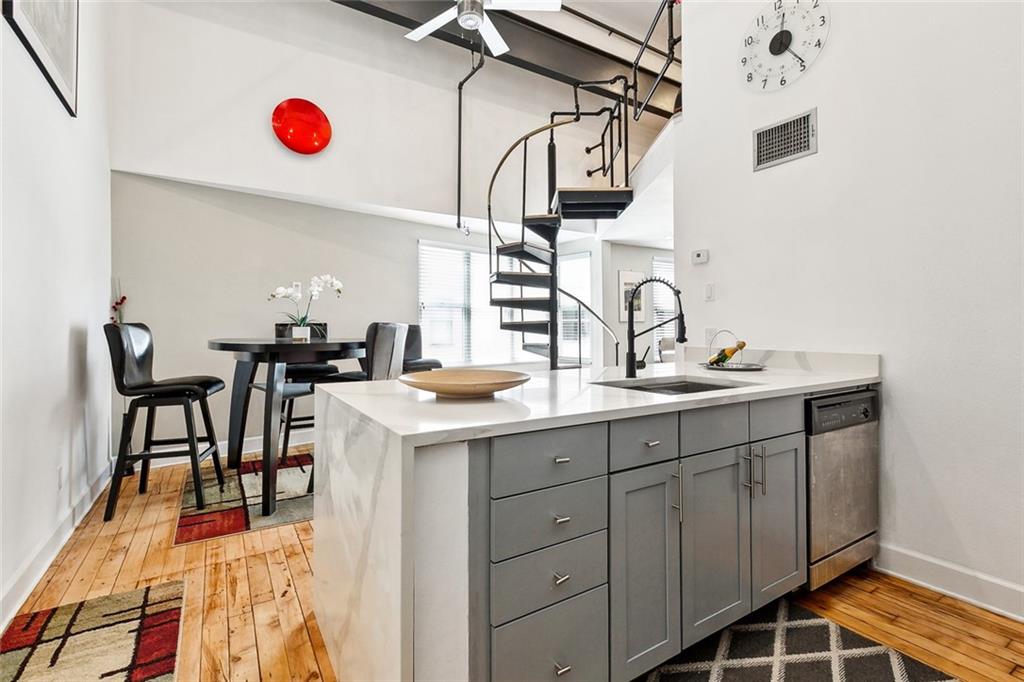 1111 South Peters St Unit 406  