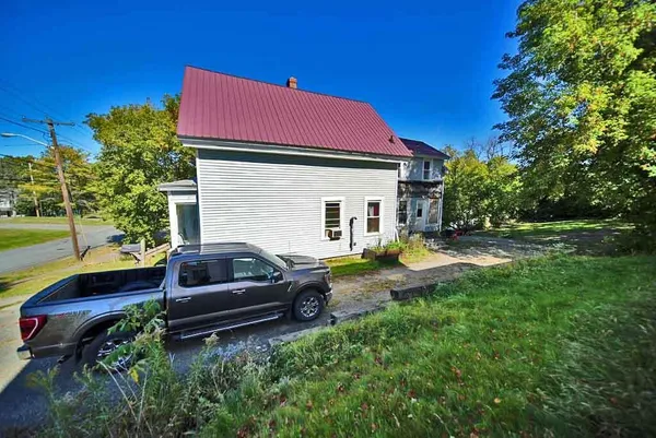 $139,500 | 10 High Street, Houlton, ME 04730