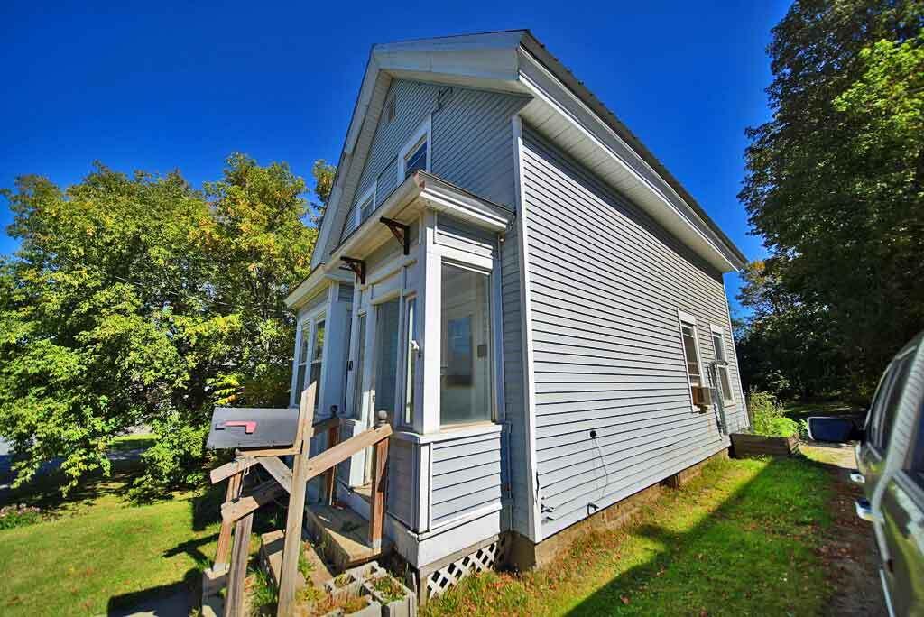 10 High Street Houlton, ME 04730 - Photo 3 of 76 maine-real-estate-home