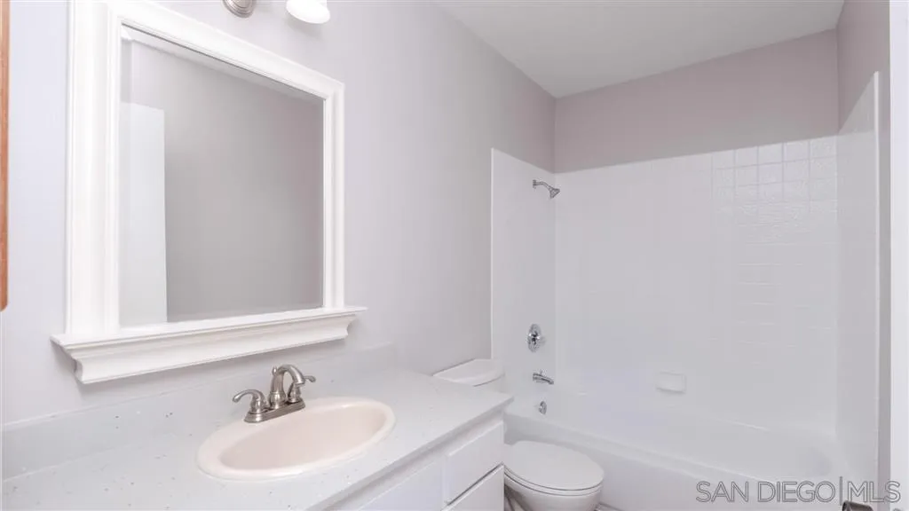 1610 Hawk Ridge Place Escondido, CA 92027 - Photo 9 of 10 Gallery Image 9