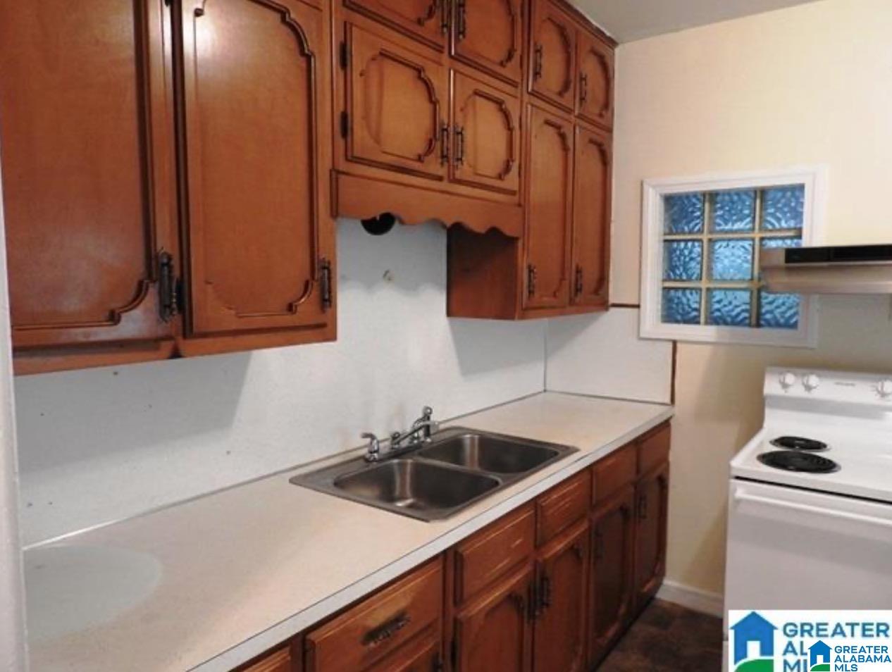 637 26th Street Southwest Birmingham, AL 35211 - Photo 2 of 16