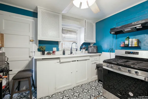 $95,000 | 407 West Baxter Street, Seguin, TX 78155