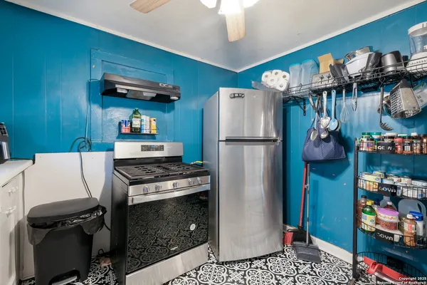 $95,000 | 407 West Baxter Street, Seguin, TX 78155