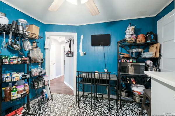 $95,000 | 407 West Baxter Street, Seguin, TX 78155