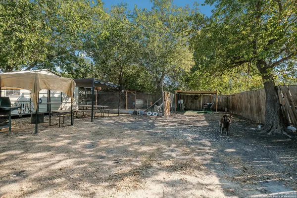 $95,000 | 407 West Baxter Street, Seguin, TX 78155