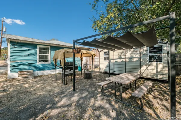 $95,000 | 407 West Baxter Street, Seguin, TX 78155