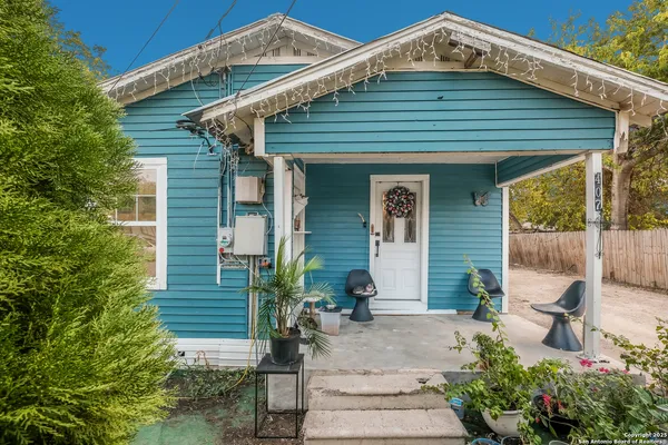 $95,000 | 407 West Baxter Street, Seguin, TX 78155