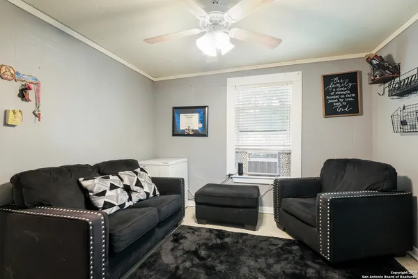 $95,000 | 407 West Baxter Street, Seguin, TX 78155