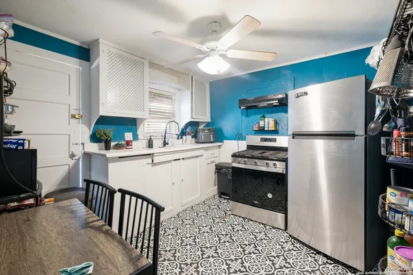 $95,000 | 407 West Baxter Street, Seguin, TX 78155
