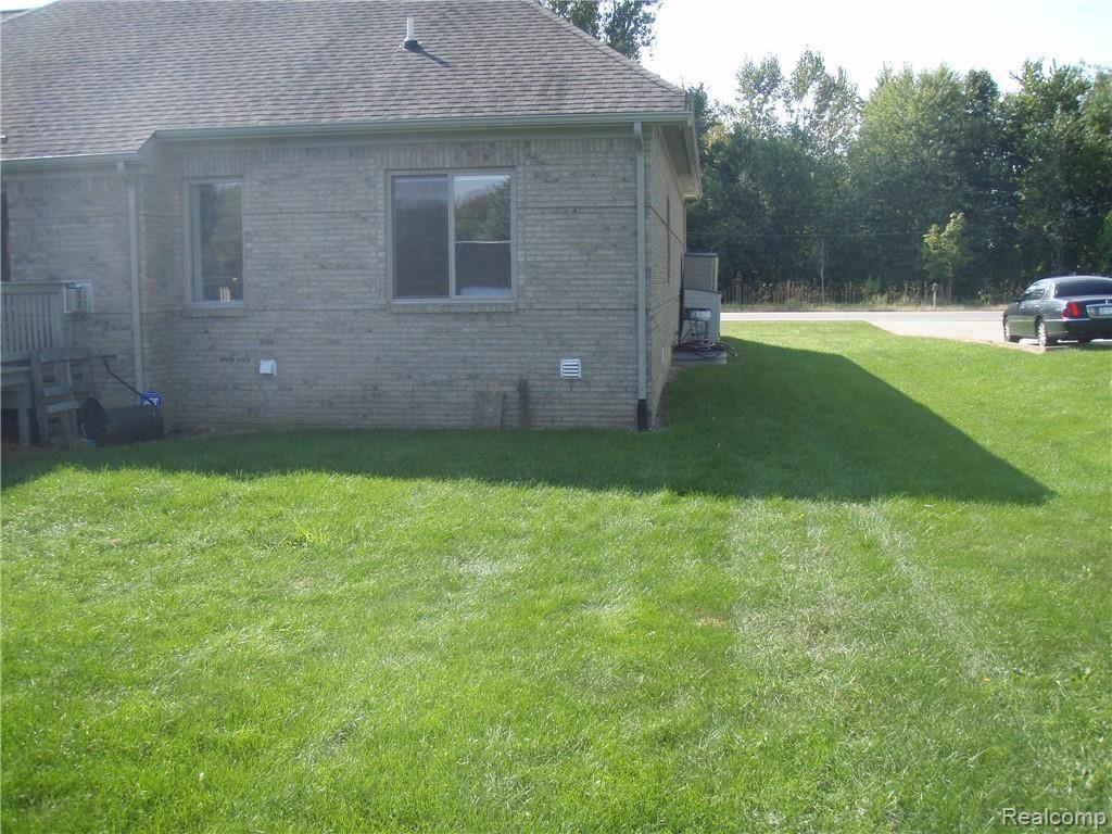47332 Saltz Road Canton, MI 48187 - Photo 5 of 34