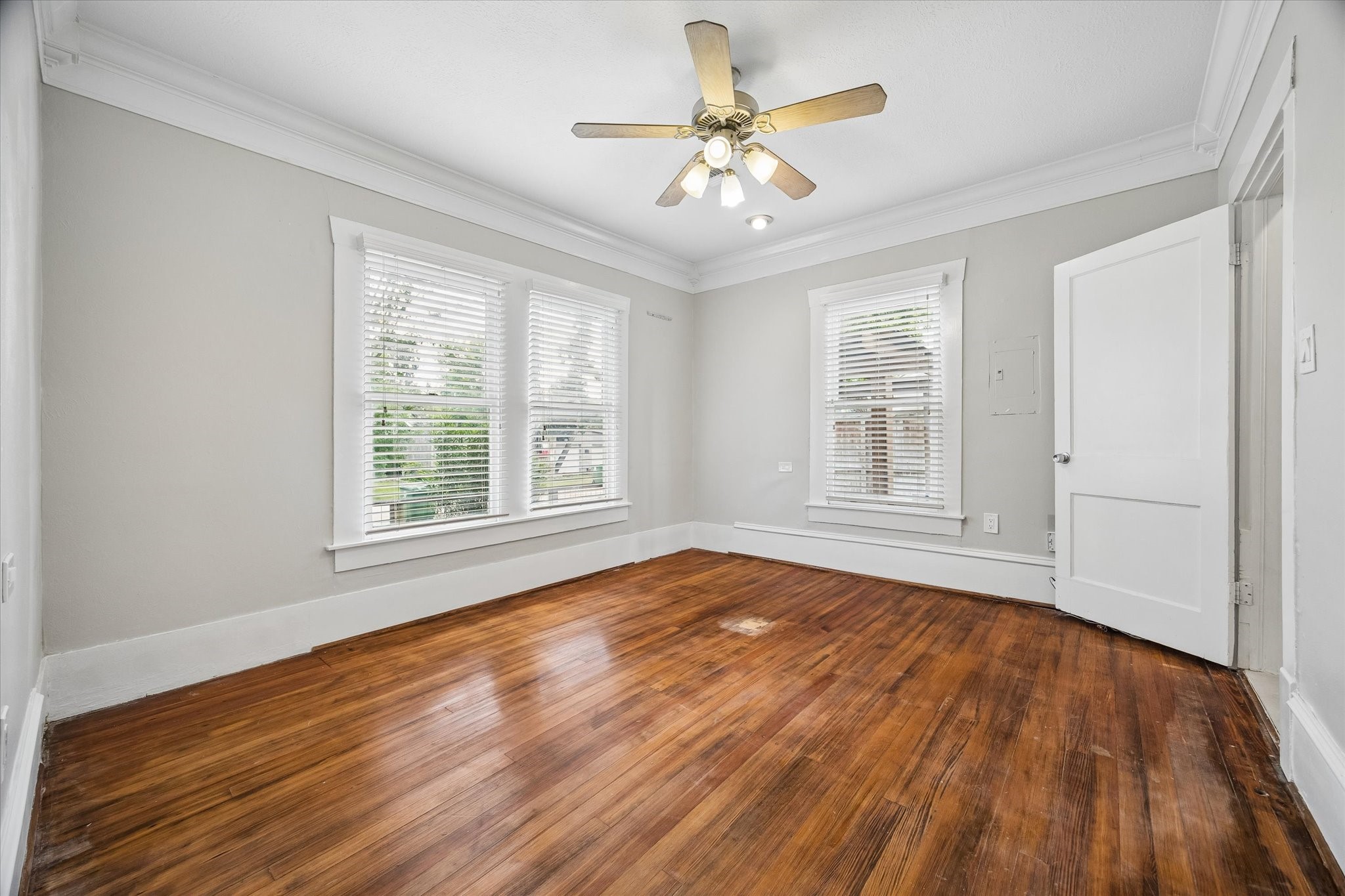 1201 Tulane Street Houston, TX 77008 - Photo 17 of 31 This roomy bedroom is filled with natural light and classic Craftsman detail, from the rich hardwood floors to the thick window trim and crisp baseboards. It is an inviting space that can easily flex with your lifestyle while still feeling full of historic charm.