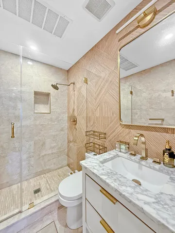 $675,000 | 573 Gates Avenue, Unit 2R | Bedford-Stuyvesant