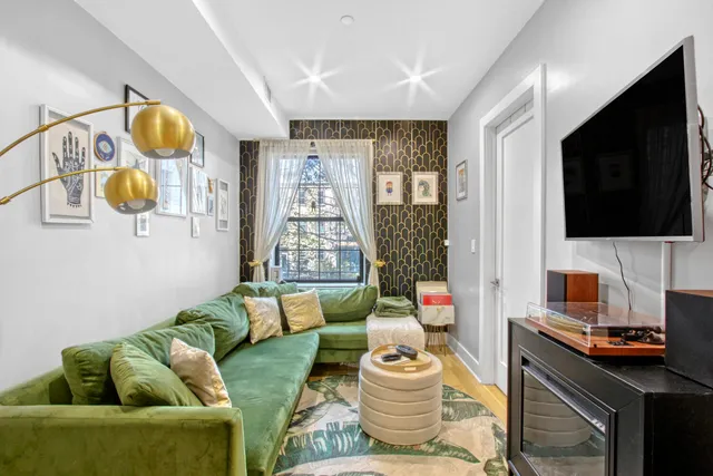 $675,000 | 573 Gates Avenue, Unit 2R | Bedford-Stuyvesant