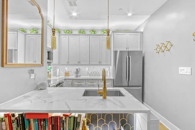 $675,000 | 573 Gates Avenue, Unit 2R | Bedford-Stuyvesant