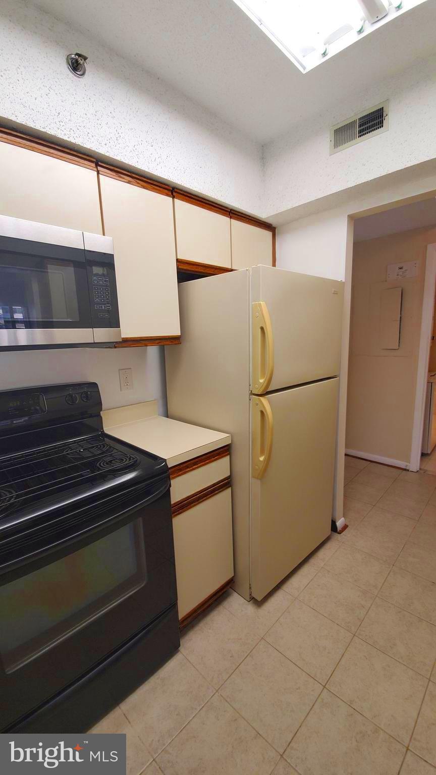 5505 Seminary Road, Unit 1418N Falls Church, VA 22041 - Photo 17 of 35 Kitchen from Kitchen Sink Angel