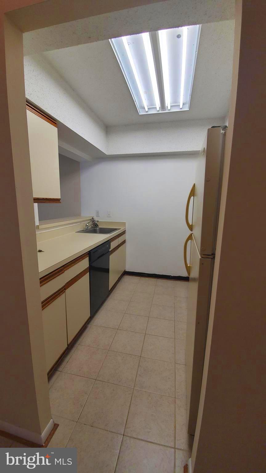 5505 Seminary Road, Unit 1418N Falls Church, VA 22041 - Photo 19 of 35 Kitchen