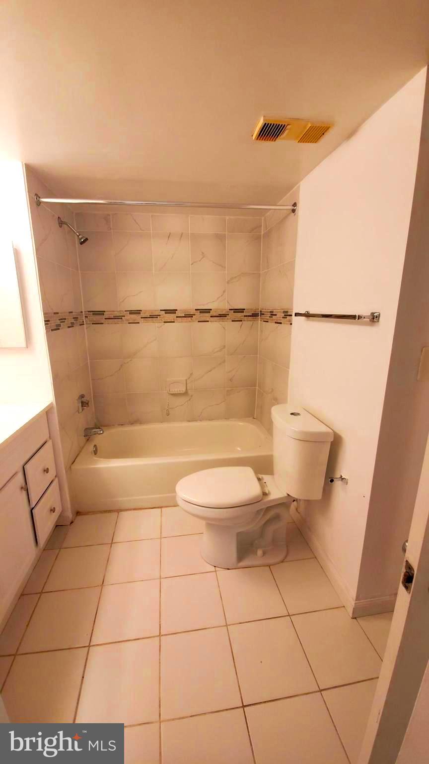 5505 Seminary Road, Unit 1418N Falls Church, VA 22041 - Photo 25 of 35 Bathroom from its Door to Corridor
