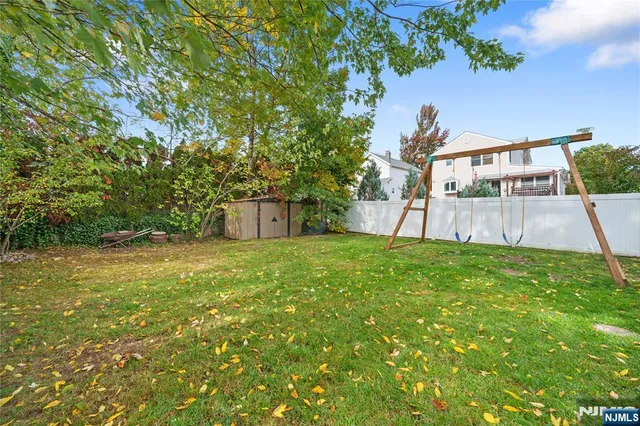 a view of a yard in front of house