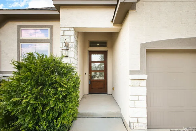 a view of entrance of the house
