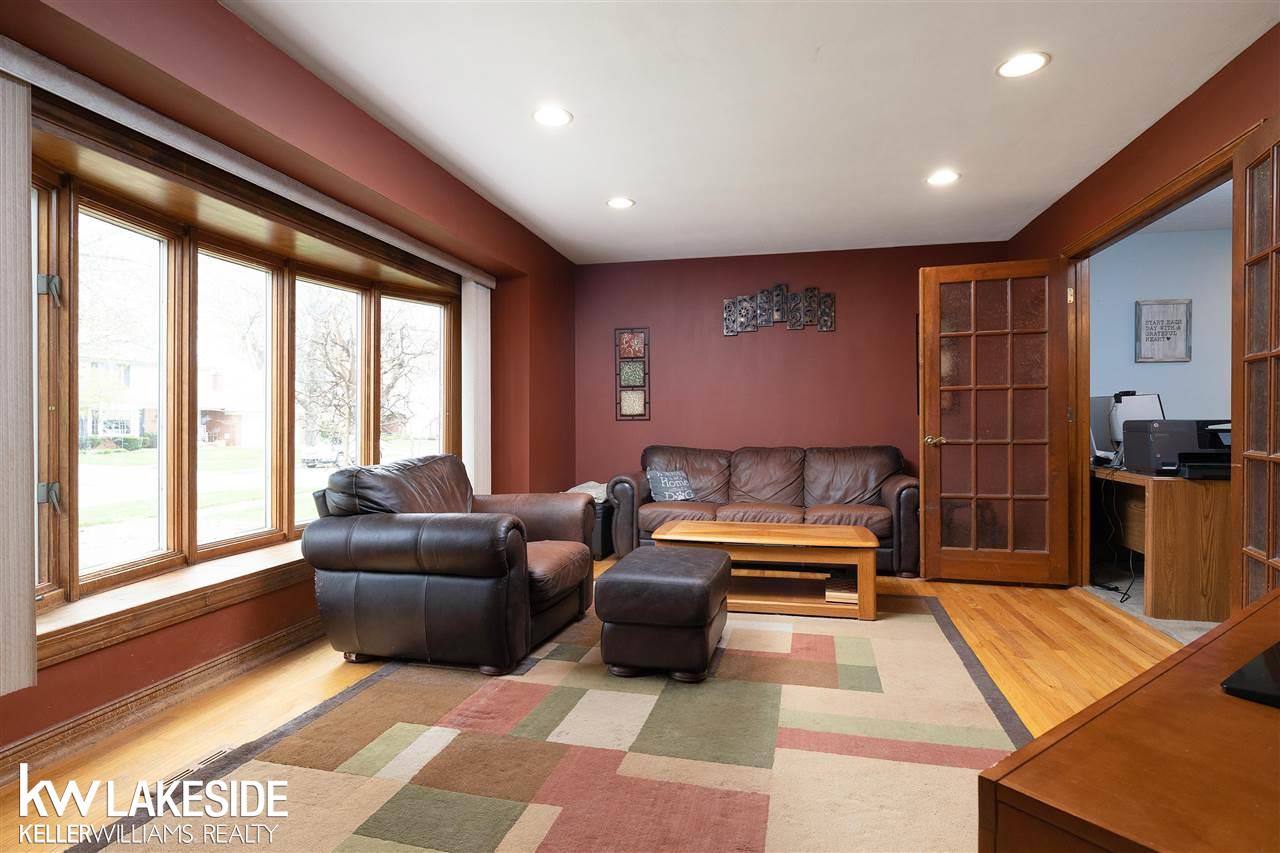 32439 Woody Road Fraser, MI 48026 - Photo 5 of 28 50040109-4.JPG