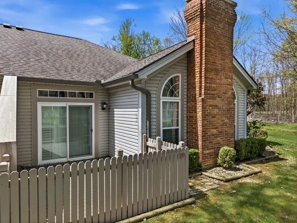 $280,000 | 19 Stone Ridge Boulevard, Hermitage, PA 16148