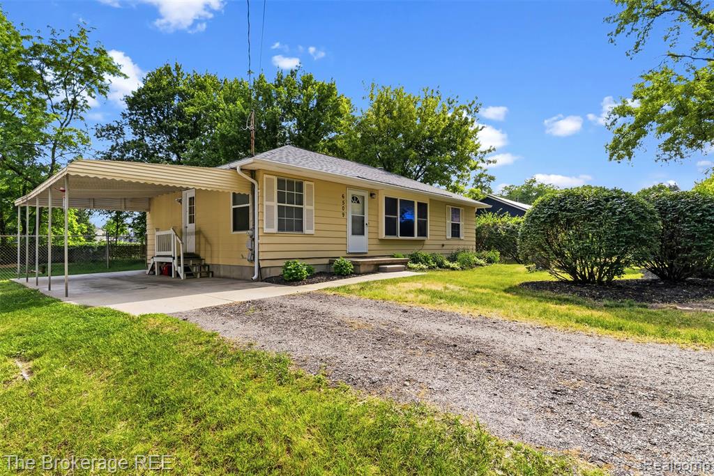 6509 Silver Lake Road Linden, MI 48451 - Photo 4 of 43