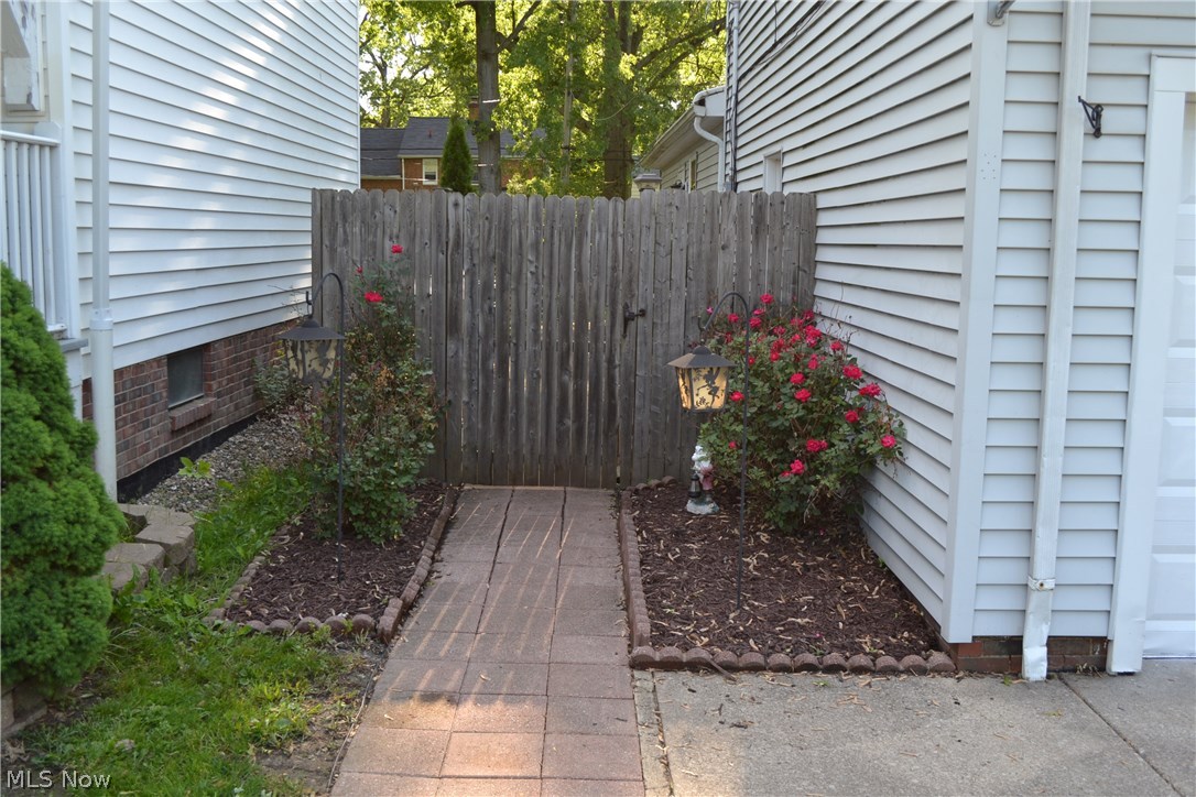 1278 Brainard Road Lyndhurst, OH 44124 - Photo 24 of 33