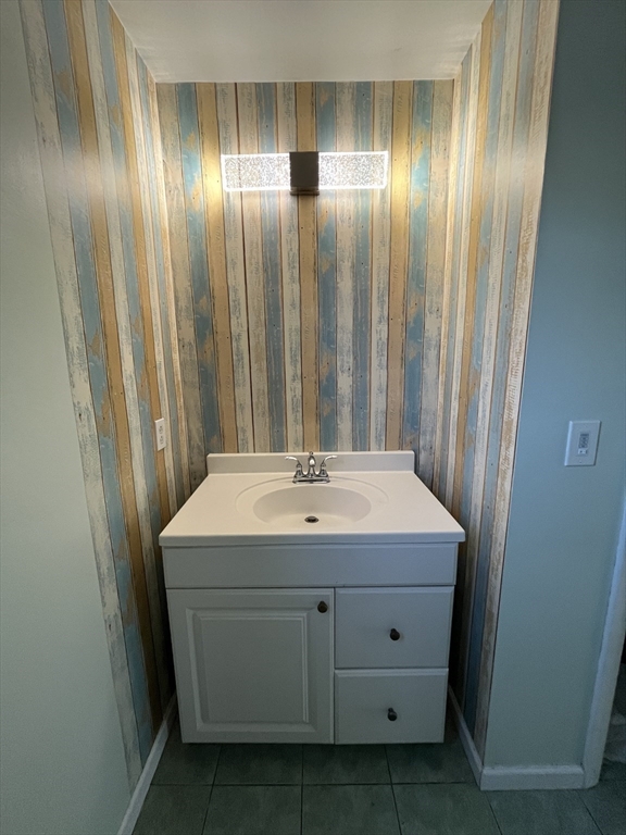 4 Reservoir Road, Unit B Gloucester, MA 01930 - Photo 15 of 27