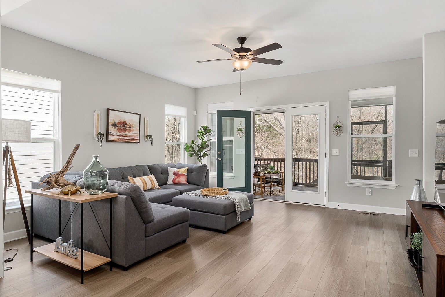 324 Evans Drive Tullahoma, TN 37388 - Photo 17 of 53 a living room with furniture and wooden floor