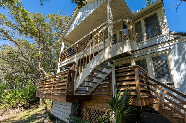 a view of an outdoor space